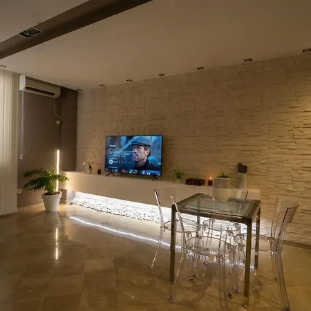 Aixa Serrallo Aparts